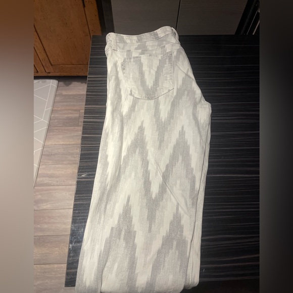 AG chevron pattern jeans size 28R - Picture 3 of 5